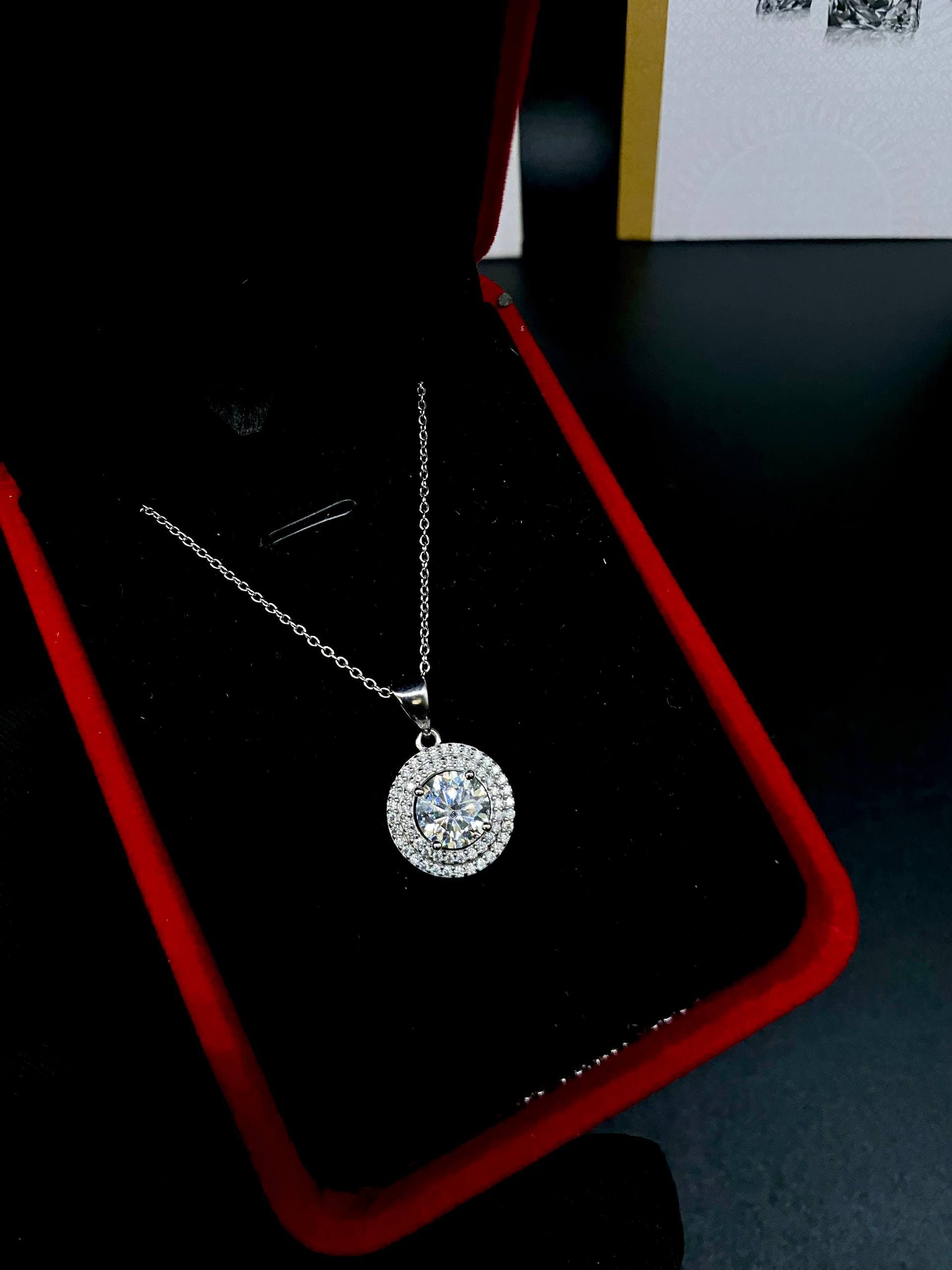 VVS Moissanite Diamond Female Necklace (Round Pendant)